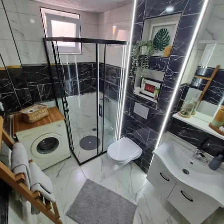 Location 2 Bedroom דירה