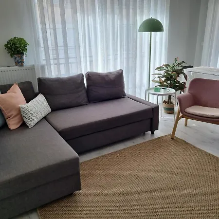 Location 2 Bedroom דירה